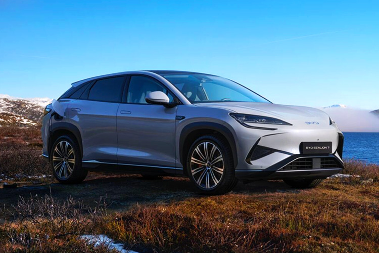 Carro electrico BYD modelo TANG DM color color y gris